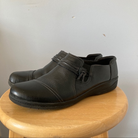 Clark’s Ultimate Comfort Collection Black Shoe - Picture 2 of 7